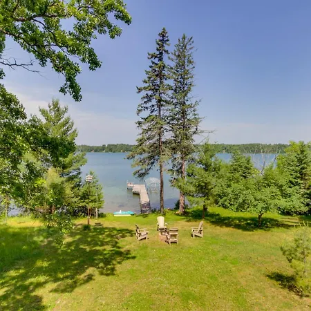 Cabin Getaway With Private Dock, Walk To Trail!